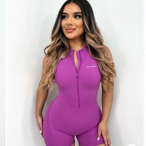 Women’s Silhouette Zipper Scrunch Romper
